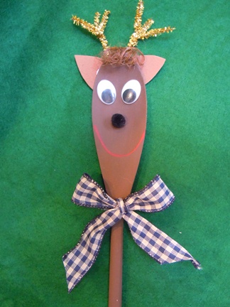 reindeer Christmas crafts from wooden spooon