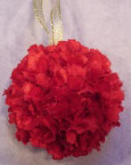 Free craft instructions for a Christmas ornament project using scraps of fabric.