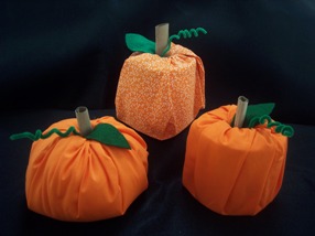 Craft a pumpkin from a toilet paper roll and fabric with free instructions