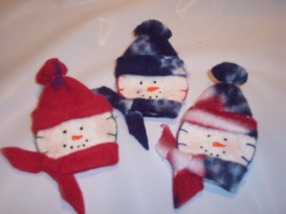 Sew Snowman pins from warm & natural batting using included blanket stitch instructions