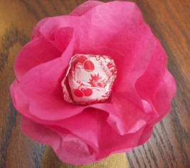 make lollipop flowers - easy inexpensive Valentine's day craft