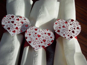 Easy kids Valentine's Day craft project - Heart napkin rings crafted from recycled cardboard tubes