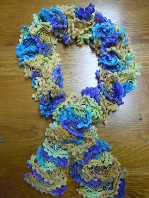 how to crochet a pompom scarf