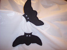 Create Bat decorations for Halloween from craft foam